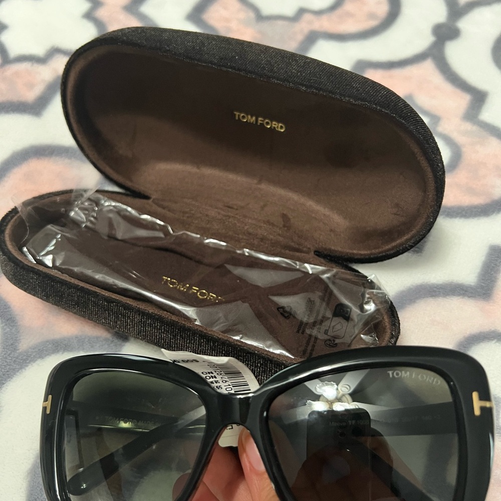 Tom Ford Elegant Black Sunglasses 100% original brand new